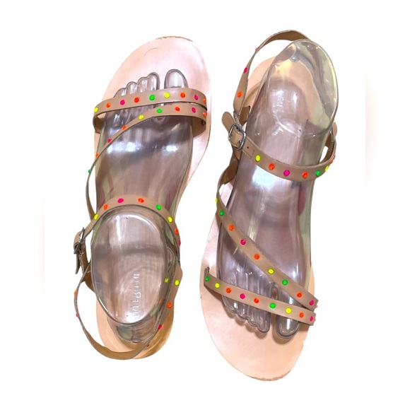 Tan and Red Sandals with Minimalist Design - Picture 2 of 5